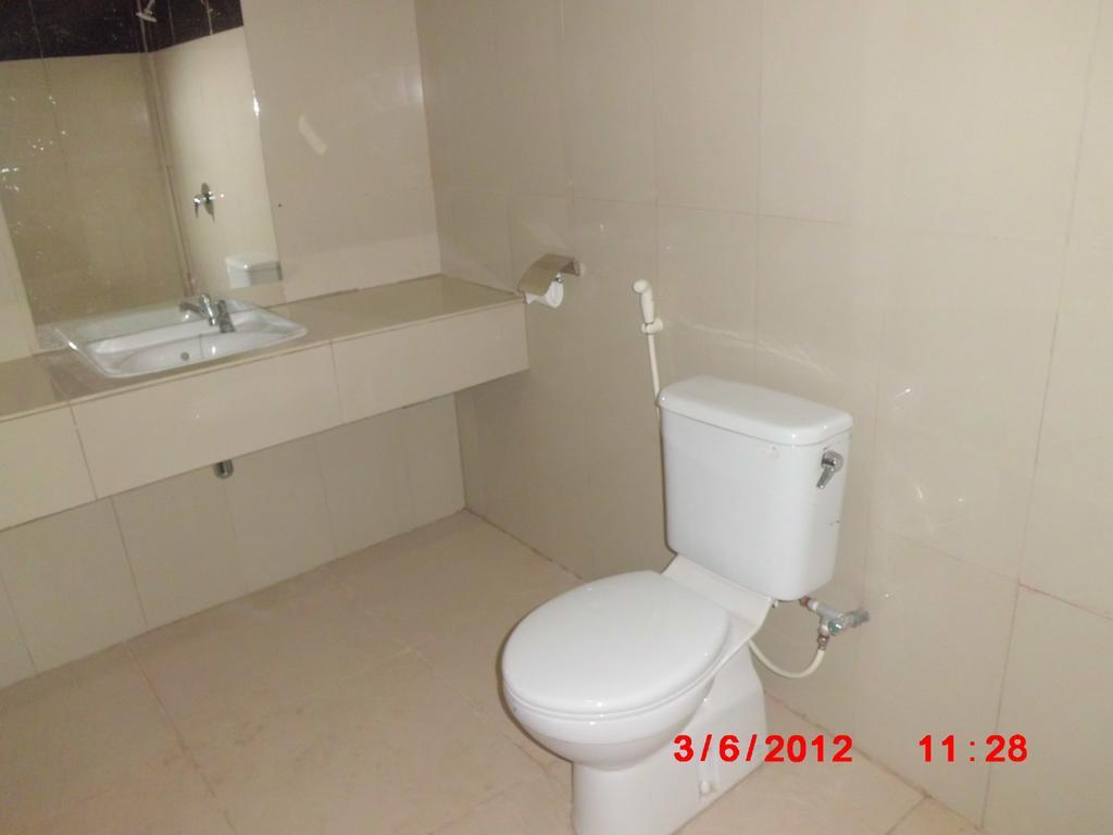 Galaxy Inn Baubau Zimmer foto